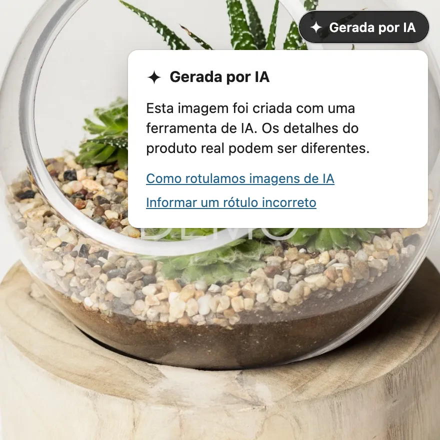 Página de produto de um terrário de vidro. Um rótulo escuro “Gerada por IA” fica no canto superior direito da foto, com a explicação aberta logo abaixo.